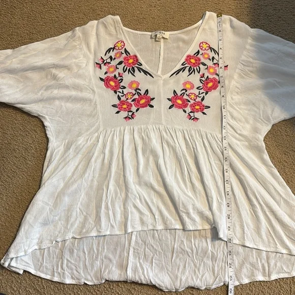 Umgee White Embroidered Pink Floral High Low Top Size L - Picture 8 of 9